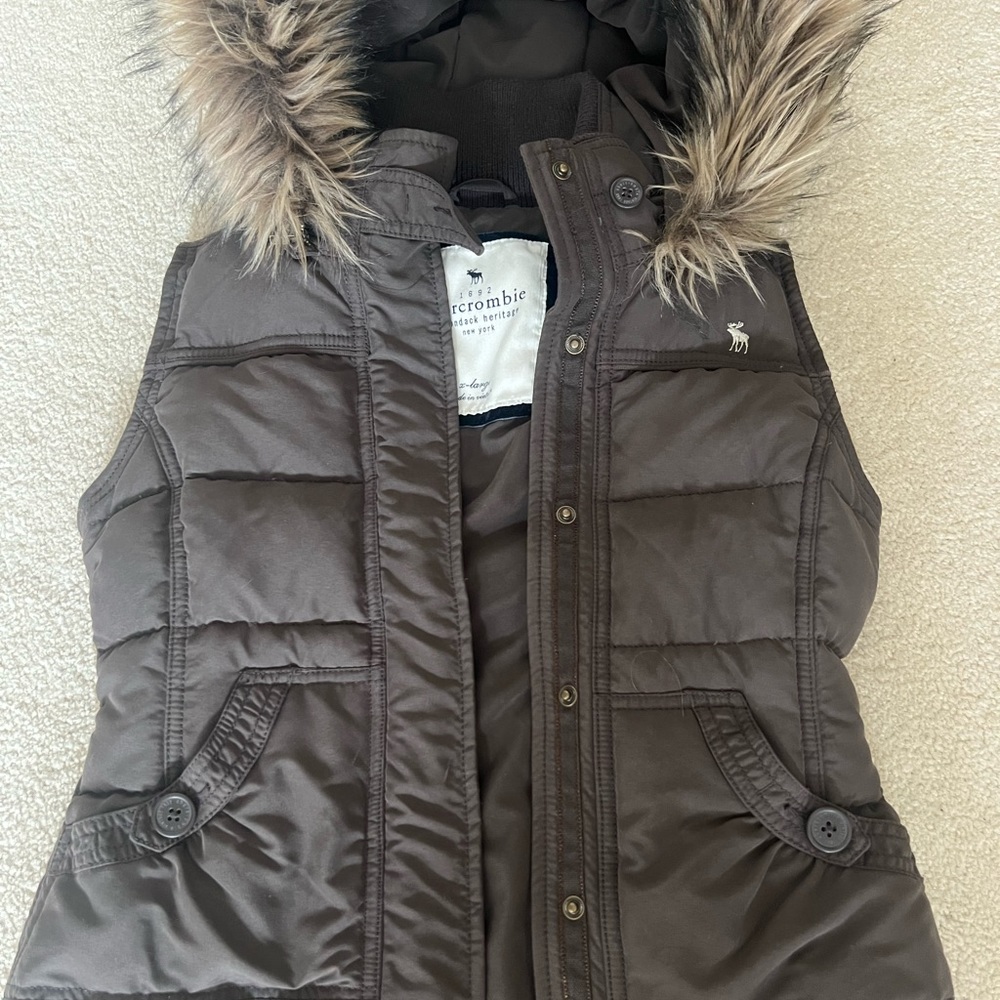 Abercrombie Adirondack Heritage Down Vest Youth X-Large Fur Trim